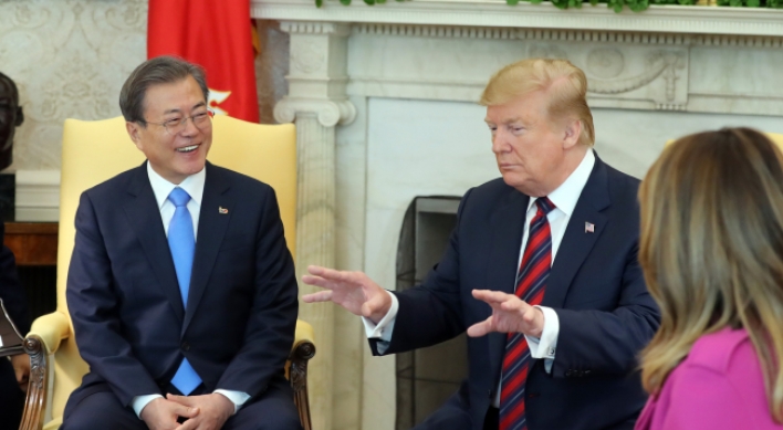 Moon, Trump reaffirm commitment to dialogue with N. Korean leader