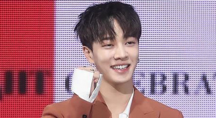 Highlight's Lee Gi-kwang to start mandatory military service