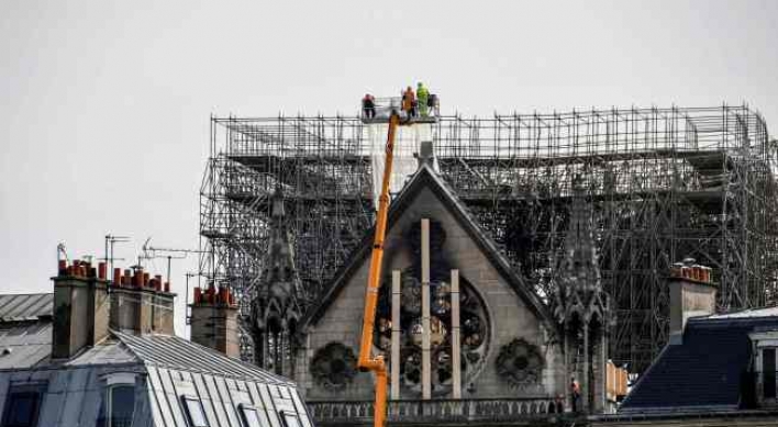 All Notre-Dame paintings to be removed as officials head inside