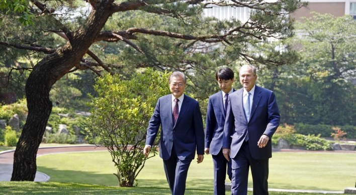 Moon lauds Bush’s visit as strong Korea-US alliance