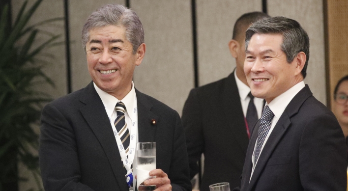S. Korean, Japanese defense ministers hold first one-on-one talks since radar row