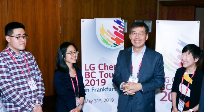 LG Chem CEO hosts first recruitment event in Europe