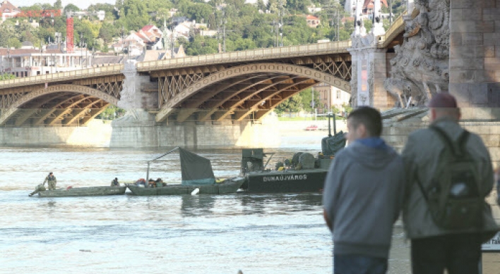 Search continues for missing victims in Hungary boat sinking