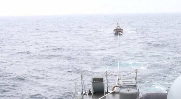 N. Korean fishing boat stranded in East Sea, returned home