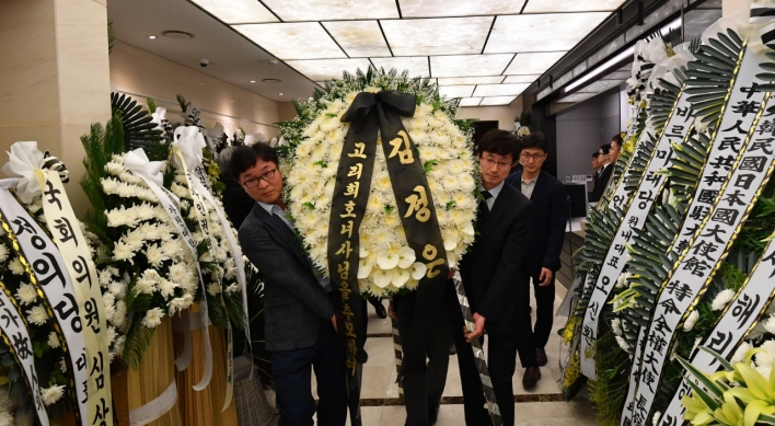 NK leader's wreath sent to late ex-first lady expected to be preserved permanently