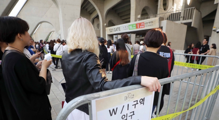 [Newsmaker] BTS fans complain of tight ID checks at Busan concerts