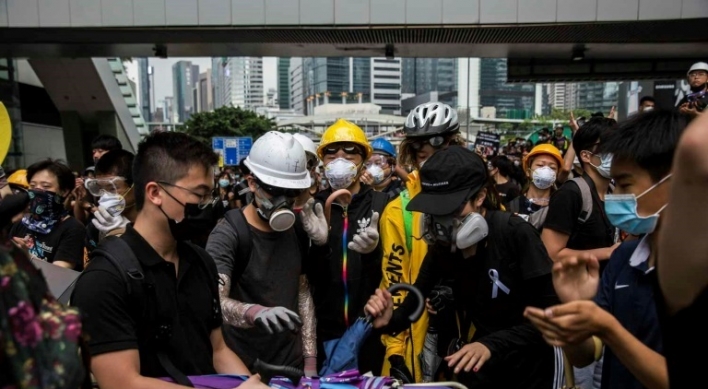 [Newsmaker] Protesters control key roads after historic Hong Kong rally