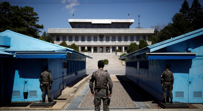 Trump offers to meet Kim at inter-Korean border