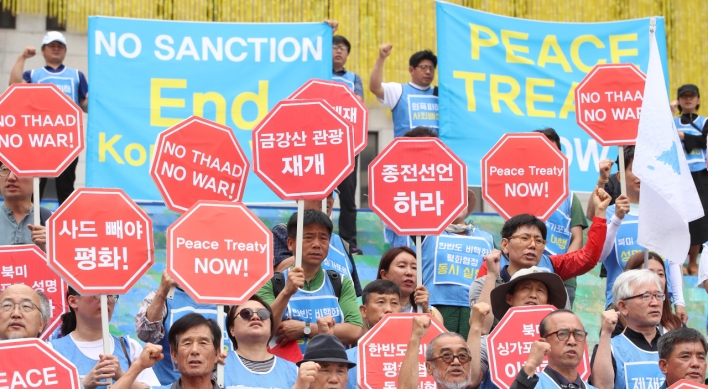 Rallies welcoming, protesting Trump held in central Seoul