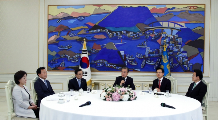 Moon, party leaders vow to work together to deal with Japan's economic reprisal