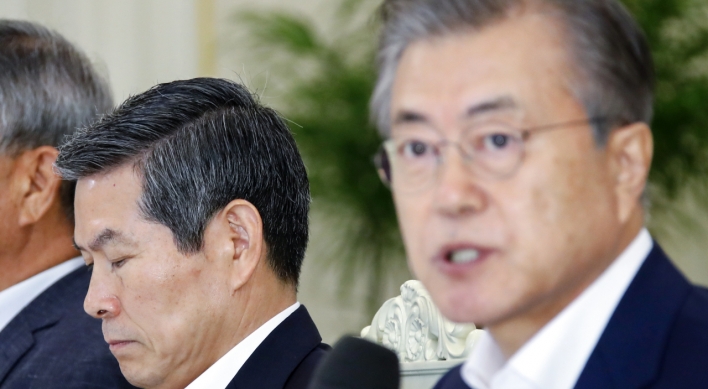 Moon mentions responsibility for cases of lax military discipline