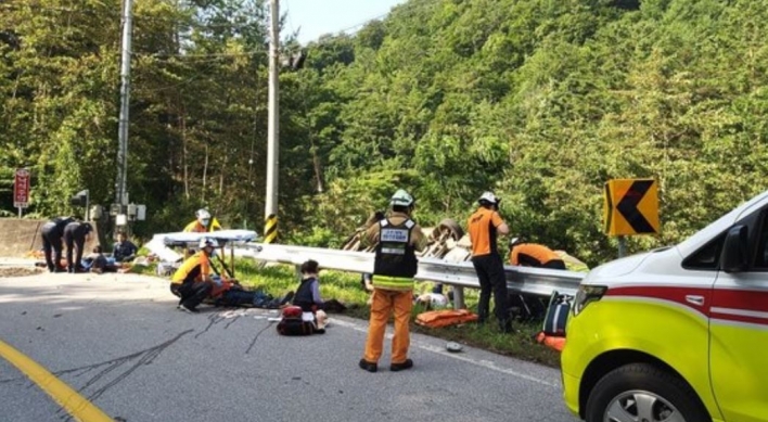 Driver of overturned van in Gangwon repeat road crash offender: police