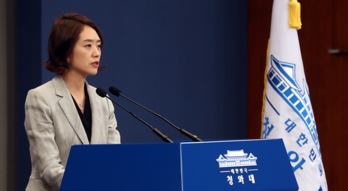 Moon replaces five Cheong Wa Dae secretaries