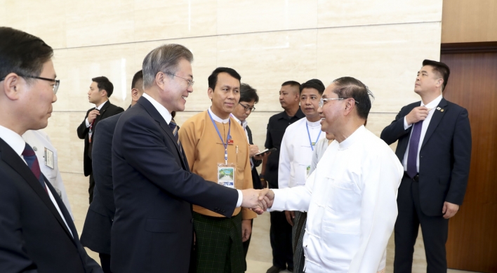 Moon in Laos for summit on business partnerships