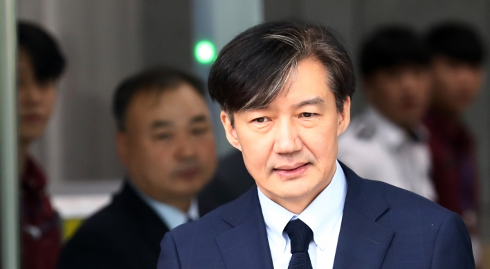 Cho Kuk probe ‘excessive’ 49.1%, ‘adequate’ 42.7%: poll