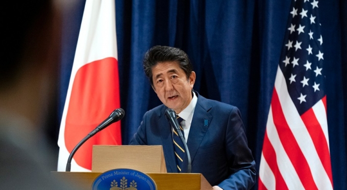 Abe wants summit with North Korea, keeps distance from South