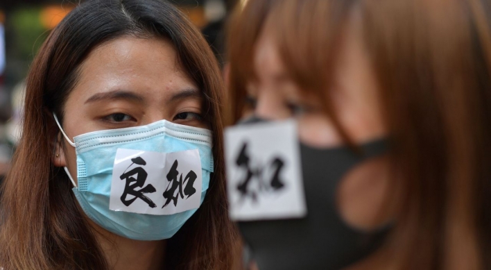 Hong Kong leader bans masks in hardening stance on protests