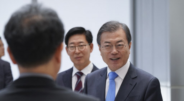 Moon to meet with Seoul-based foreign diplomats next Friday