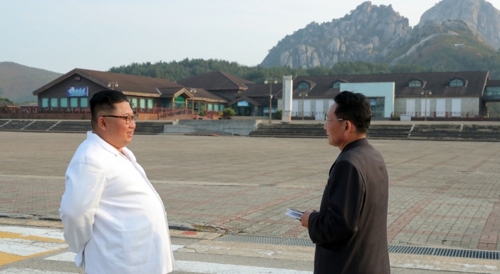 NK leader criticizes father's policy to depend on S. Korea for Mount Kumgang resort