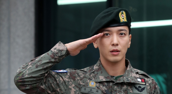 CNBLUE's Jung Yong-hwa discharged from military