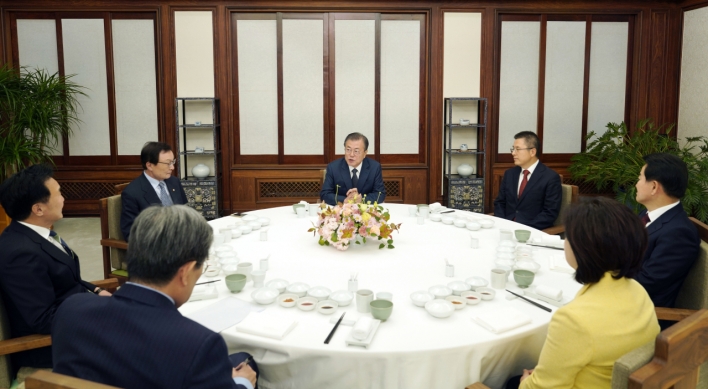 Moon meets ruling, opposition party leaders amid political stalemate