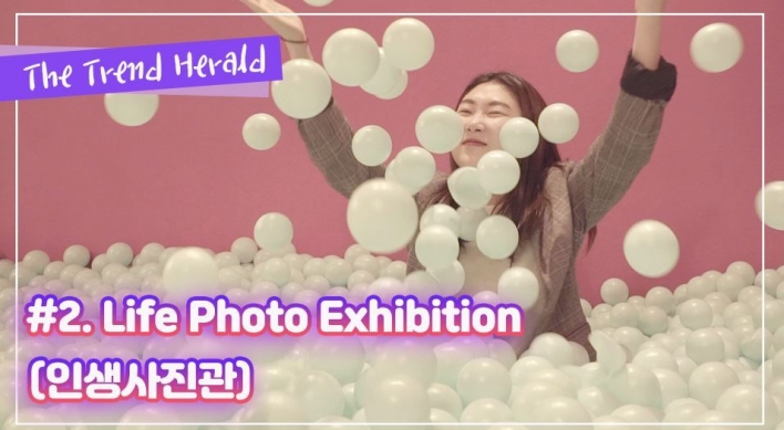 [Video] Exhibition offers unique joy of taking pictures