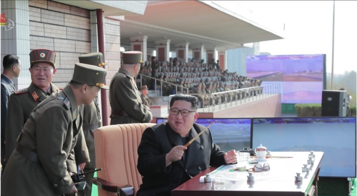 Kim watches airborne landing training, urges improved war preparedness