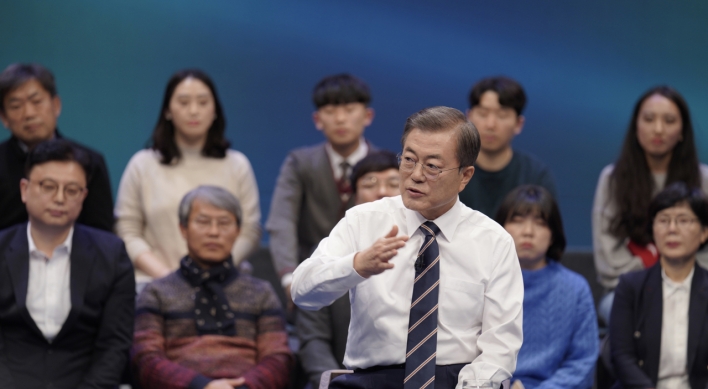 Moon vows to maintain security cooperation with Japan despite looming GSOMIA expiry