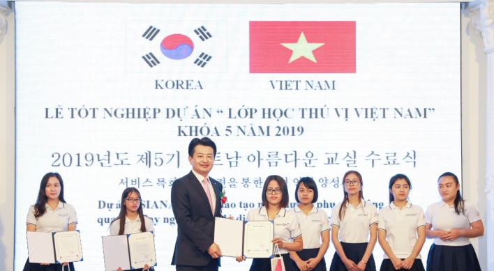 Asiana holds graduation ceremony for Beautiful Classroom in Vietnam