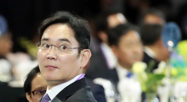 Samsung chief faces pivotal stage in bribery trial