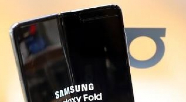 Samsung denies selling 1 mln Galaxy Fold smartphones