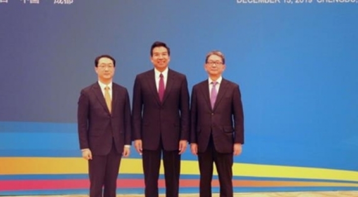 Senior diplomats of S. Korea, China, Japan met ahead of trilateral summit