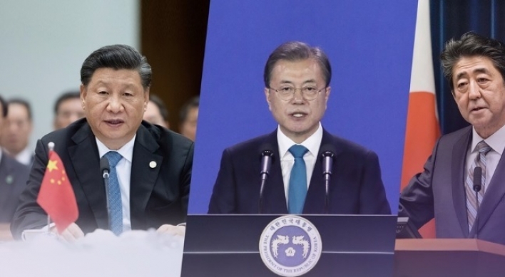 Moon to hold bilateral summit with Abe in China on Tuesday : Cheong Wa Dae