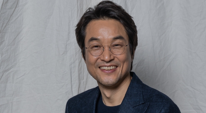 [Herald Interview] Han Suk-kyu discusses finding the man within the great monarch