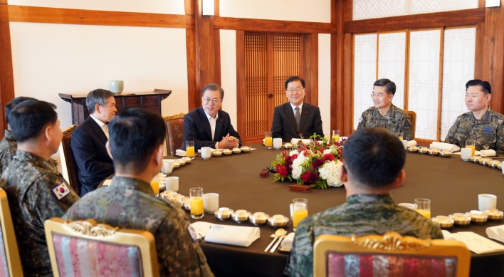 Moon meets top military commanders over lunch to discuss combat posture