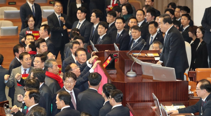 [Newsmaker] Parliament passes corruption probe unit bill amid opposition lawmakers' protest