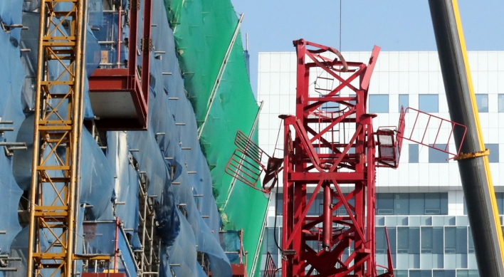 [Newsmaker] 2 dead, 1 injured in Incheon crane collapse