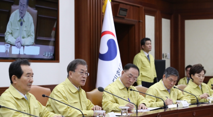 Moon asks for calm, vows air-tight quarantine