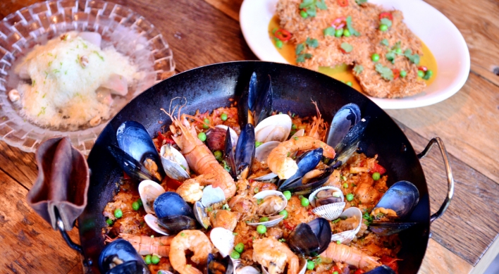Paella and other crowd-friendly eats at Sigolo