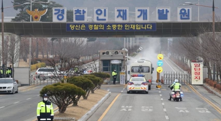 S. Korean evacuees arrive at Asan makeshift shelter
