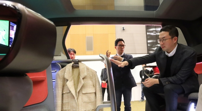 [Photo News] LG leader visits design center