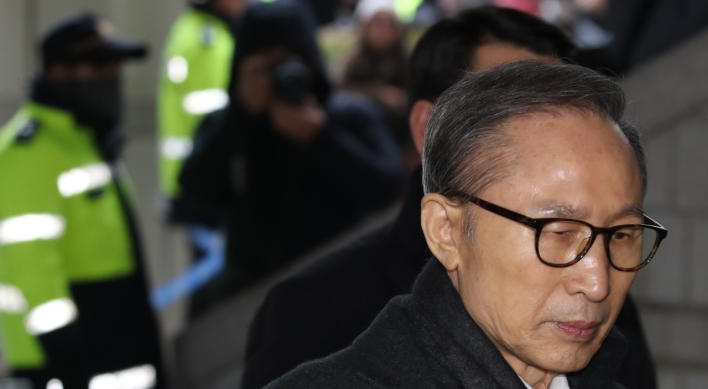 Appeals court raises prison term for ex-President Lee Myung-bak, bail canceled