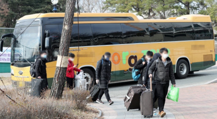 Chinese students returning from winter break face 14-day isolation