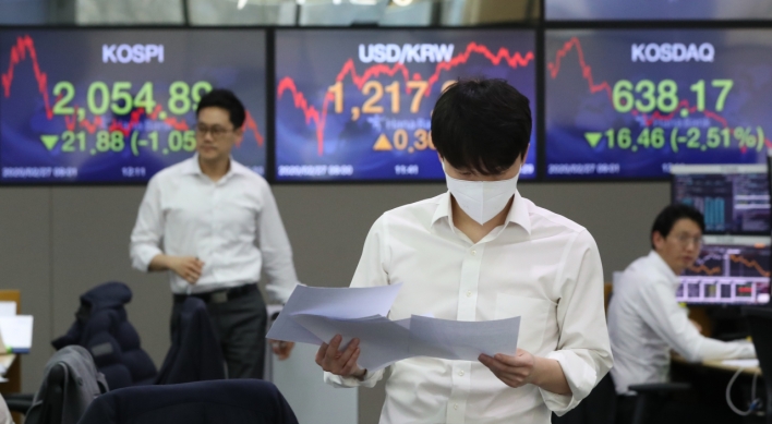 Seoul shares fall, bonds gain over BOK key rate freeze