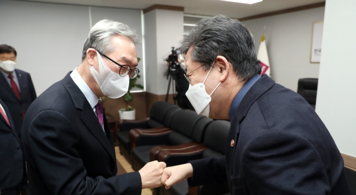 Culture minister urges churches in Korea to halt gatherings amid coronavirus spread