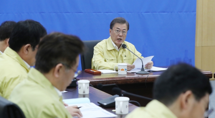 Moon calls for closer cooperation among local governments in COVID-19 fight