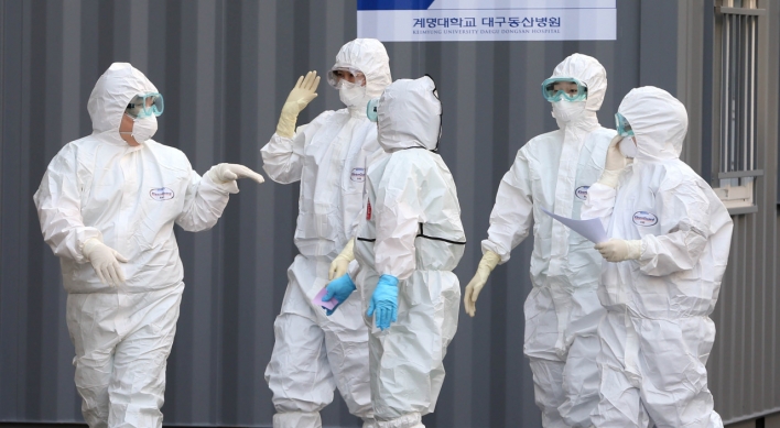 Korea sends military planes to secure more medical gowns amid anti-virus efforts
