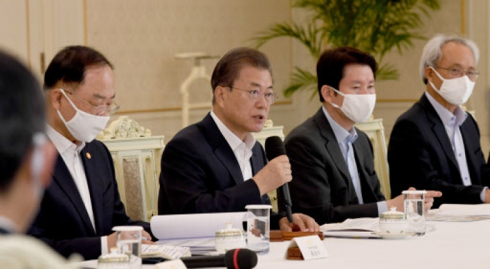 Moon to hold 1st emergency economic council session against coronavirus impact