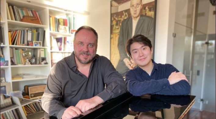 Celebrating World Piano Day, Cho Sung-jin goes online