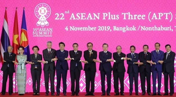 Moon to join ASEAN+3 virtual summit on coronavirus this week